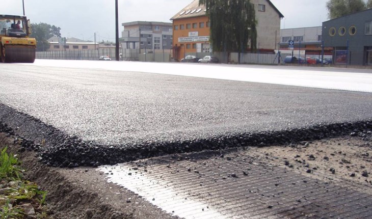 Asphalt reinforcement 1.jpg